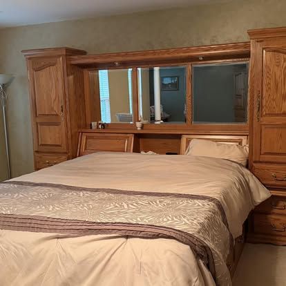 Bedroom furniture set move