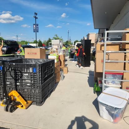 Commercial moving and hauling job